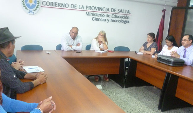 El ministro Dib Ashur recibió a directivos docentes y padres del Centro Polivalente de Artes El ministro Dib Ashur recibió a directivos docentes y padres del Centro Polivalente de Artes