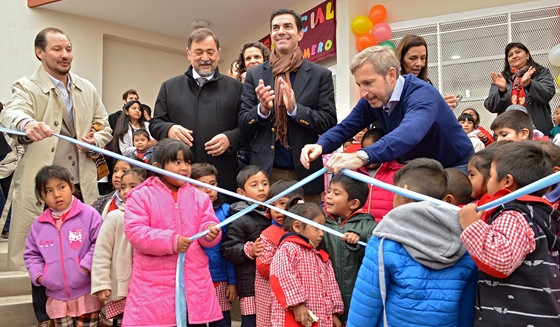 Urtubey y Frigerio inauguraron una nueva sala de nivel inicial en el barrio Roberto Romero Urtubey y Frigerio inauguraron una nueva sala de nivel inicial en el barrio Roberto Romero