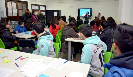 Estudiantes secundarios realizarán mediante tecnologías proyectos para abordar problemas de su comunidad Estudiantes secundarios realizarán mediante tecnologías proyectos para abordar problemas de su comunidad
