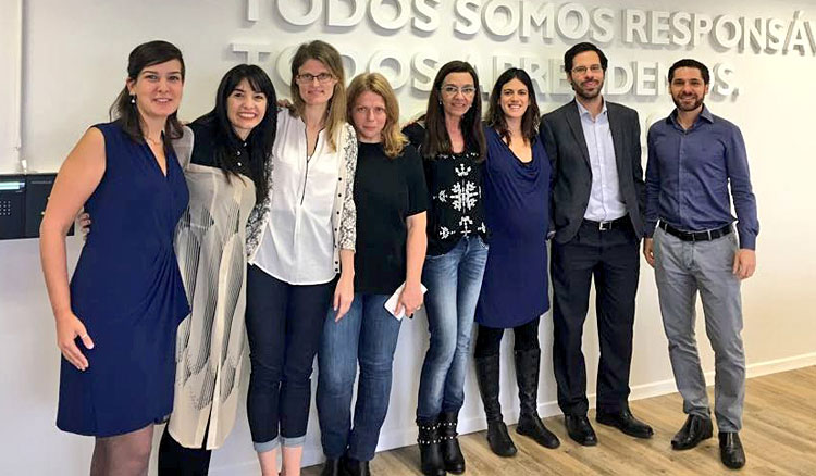 Comunidades de Aprendizaje para el rendimiento y la convivencia escolar Comunidades de Aprendizaje para el rendimiento y la convivencia escolar