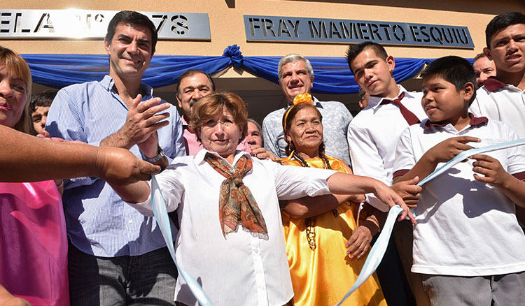 Urtubey inauguró un establecimiento secundario Urtubey inauguró un establecimiento secundario