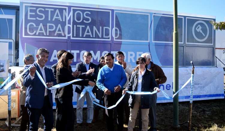 Comienzan los cursos de capacitación en oficios en las aulas talleres móviles Comienzan los cursos de capacitación en oficios en las aulas talleres móviles
