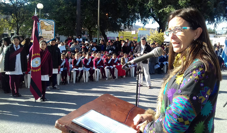 Niños de 4º grado de escuelas de Cerrillos prometieron fidelidad a la Bandera Niños de 4º grado de escuelas de Cerrillos prometieron fidelidad a la Bandera