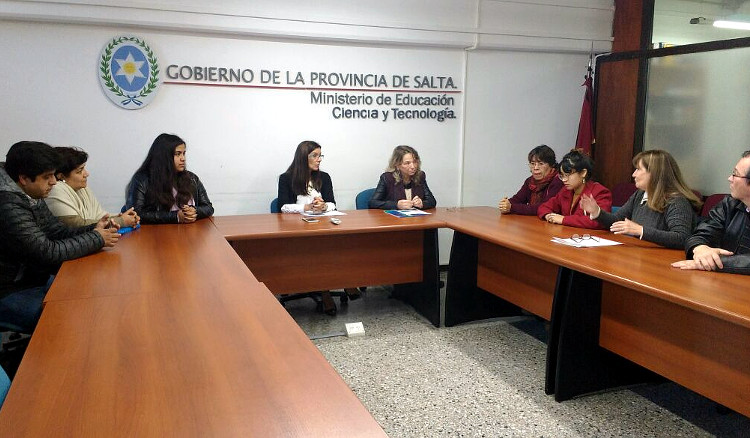 Autoridades educativas recibieron a jóvenes becarias de la United World Colleges Autoridades educativas recibieron a jóvenes becarias de la United World Colleges