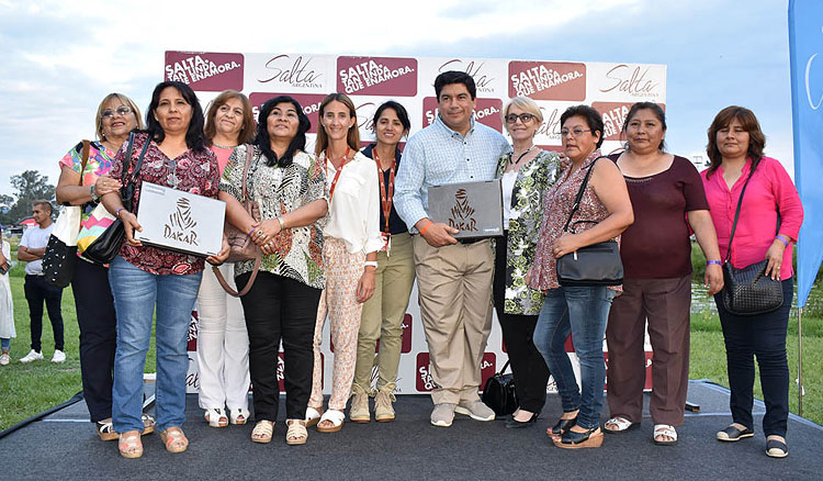 En el marco del Rally Dakar 2018, la ASO donó computadoras a siete escuelas de la provincia En el marco del Rally Dakar 2018, la ASO donó computadoras a siete escuelas de la provincia