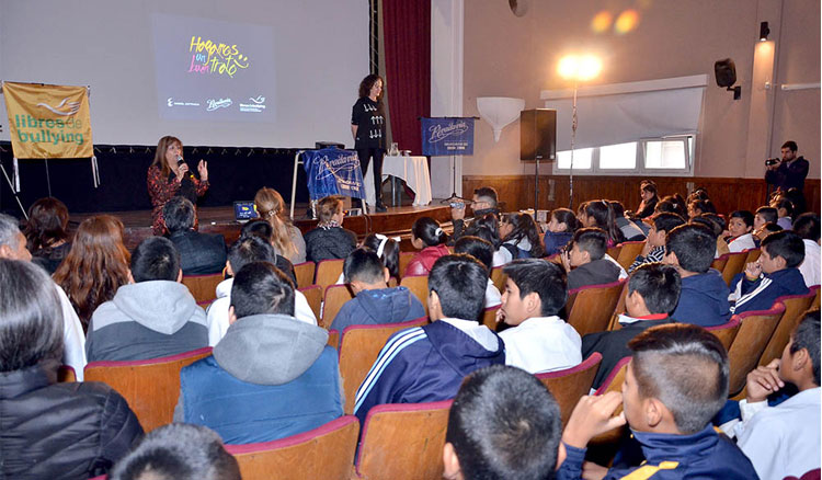 Niños de primaria participaron de un encuentro sobre Ciberbullyng Niños de primaria participaron de un encuentro sobre Ciberbullyng