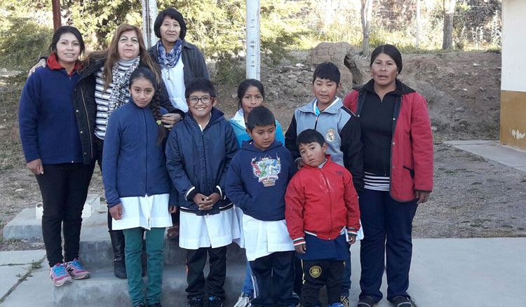 Con gran entusiasmo asisten a clases los niños del paraje Las Mesadras Con gran entusiasmo asisten a clases los niños del paraje Las Mesadras