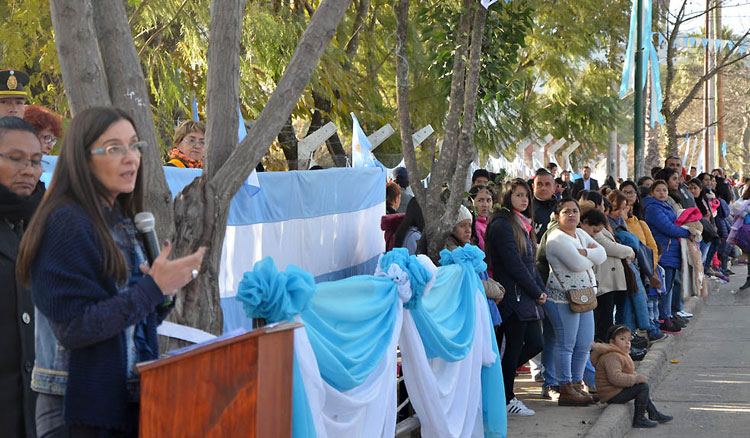 La escuela Nicolás Avellaneda realizó un desfile por el Día de la Independencia Nacional
