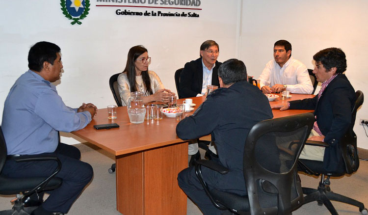 Efectivos policiales participan diariamente en el Operativo Escuela