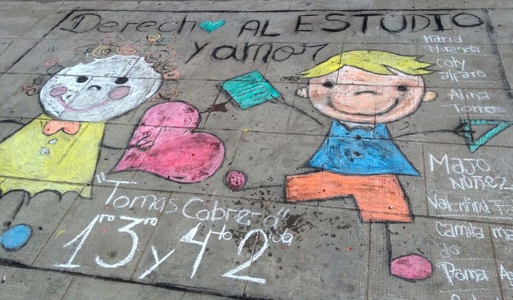 Alumnos y docentes del Tomas Cabrera realizaron una jornada de arte en Plaza Güemes