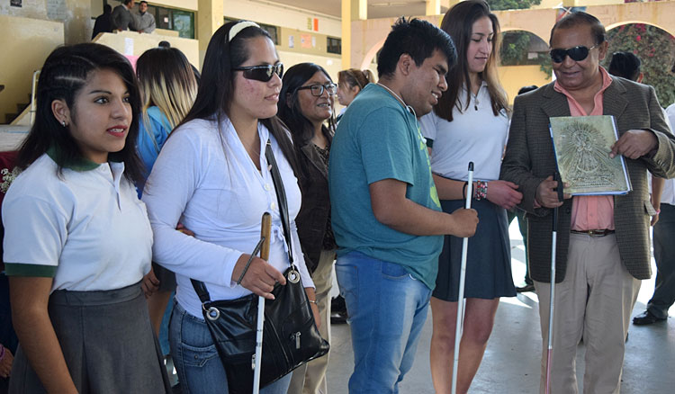 Alumnos de la Escuela Técnica 3137 crearon un novenario del Milagro en sistema Braille