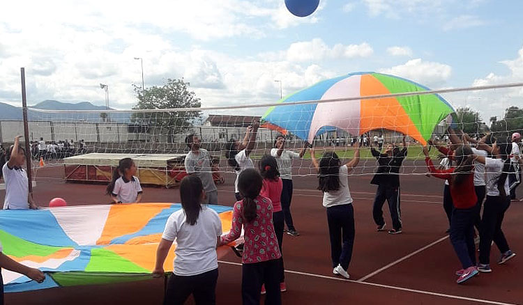 Niños de primaria participan del 8° Encuentro Recreativo de Atletismo Niños de primaria participan del 8° Encuentro Recreativo de Atletismo