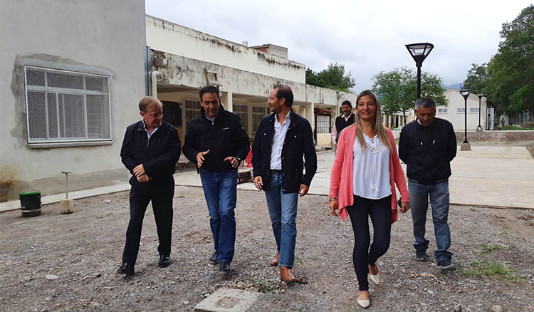 En La Caldera se realiza una obra integral en la escuela Juana Moro de López En La Caldera se realiza una obra integral en la escuela Juana Moro de López