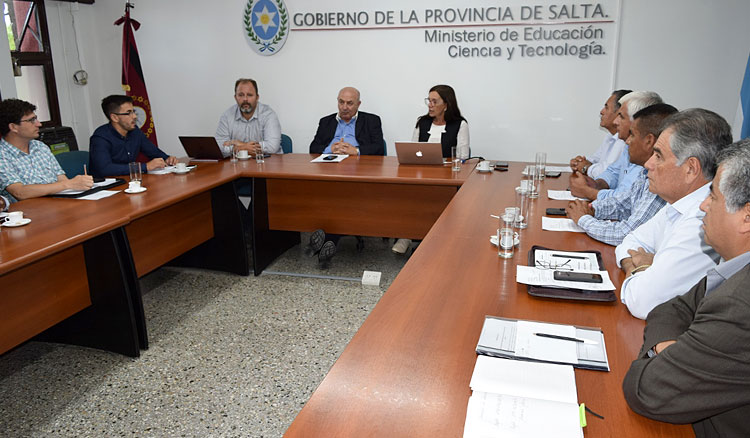 La ministra de Educación se reunió con senadores