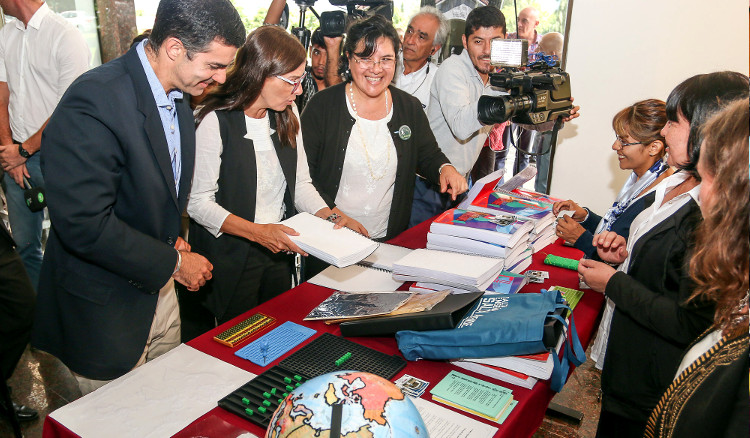 Urtubey: En Salta se marca un faro para la Argentina de lo que significa la escuela inclusiva Urtubey: En Salta se marca un faro para la Argentina de lo que significa la escuela inclusiva