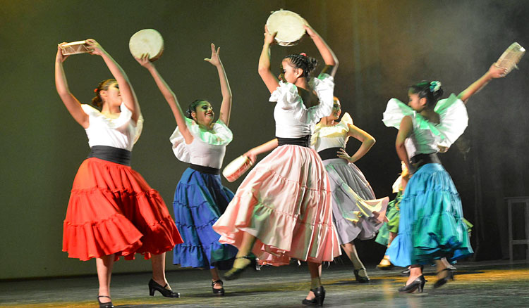 Comienza la convocatoria para que instituciones educativas participen de “La Escuela Salta a Escena” Comienza la convocatoria para que instituciones educativas participen de “La Escuela Salta a Escena”