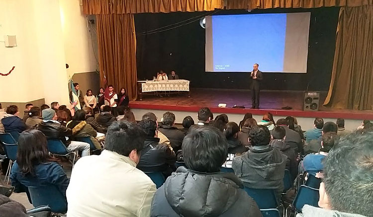 Docentes intercambian experiencias en robótica y mecatrónica Docentes intercambian experiencias en robótica y mecatrónica