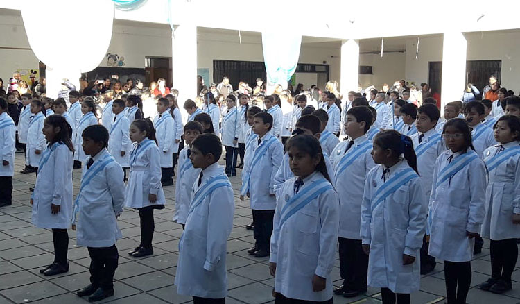 Alumnos de escuelas primarias prometieron lealtad a la Bandera