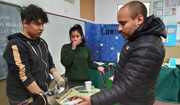  Con proyectos de educación, ciencias, artes y tecnología continúa la instancia zonal de feria de ciencias