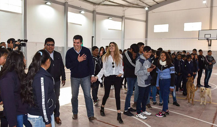 Urtubey inauguró un playón deportivo en el secundario de San Antonio de los Cobres Urtubey inauguró un playón deportivo en el secundario de San Antonio de los Cobres