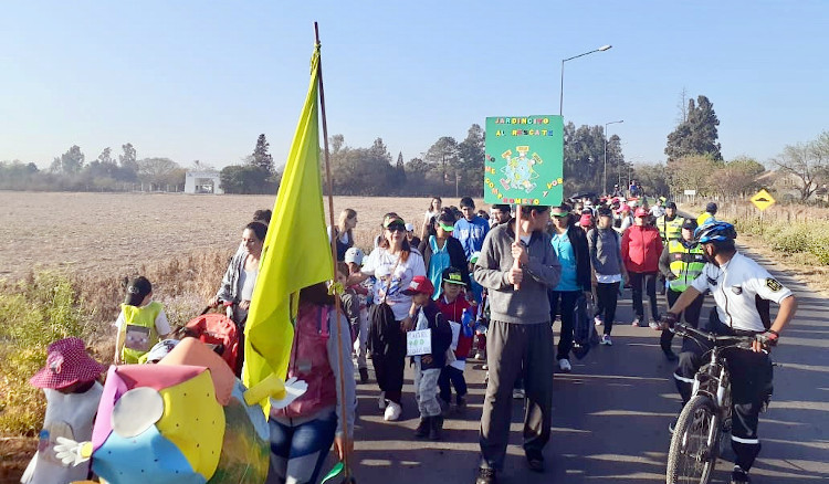 Alumnos del jardín de infantes de la escuela Benjamín Matienzo realizaron la tercer Ecocaminata