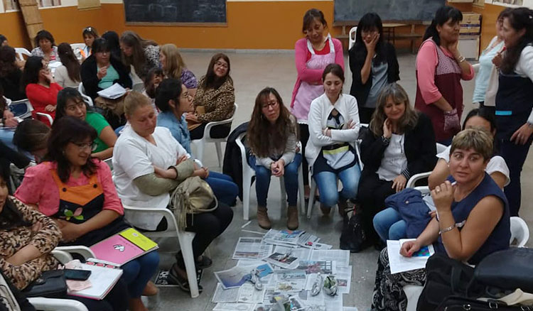 Del verso a la cartulina: sensaciones ilustradas Del verso a la cartulina: sensaciones ilustradas