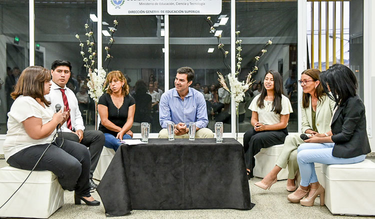 Urtubey destacó el crecimiento del nivel superior en toda la provincia Urtubey destacó el crecimiento del nivel superior en toda la provincia