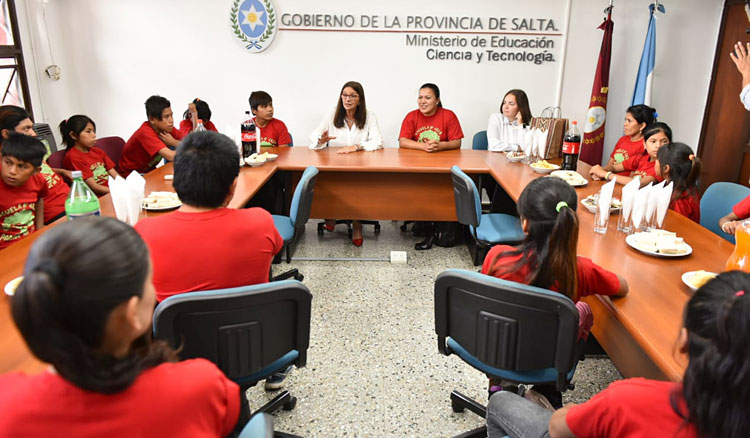 Niños de la comunidad Misión Wayayuk visitaron por primera vez la capital salteña