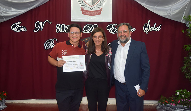 Egresó la décima promoción de la Escuela Rural Dr. Ernesto Solá Egresó la décima promoción de la Escuela Rural Dr. Ernesto Solá