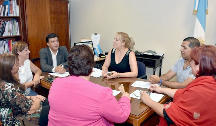 Asumieron las nuevas autoridades del Ministerio de Educación, Cultura, Ciencia y Tecnología Asumieron las nuevas autoridades del Ministerio de Educación, Cultura, Ciencia y Tecnología
