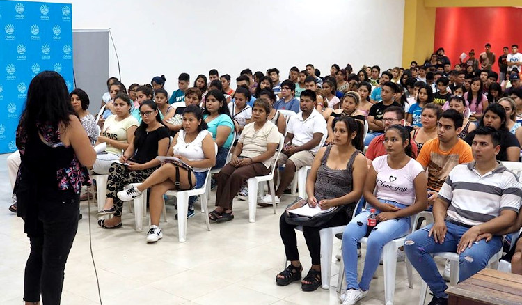 Más de 200 jóvenes participaron de la charla informativa sobre becas universitarias y terciarias en Orán