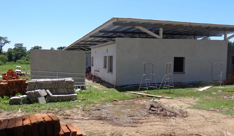 El gobierno construye un nuevo edificio de nivel medio con albergue en Los Naranjos El gobierno construye un nuevo edificio de nivel medio con albergue en Los Naranjos