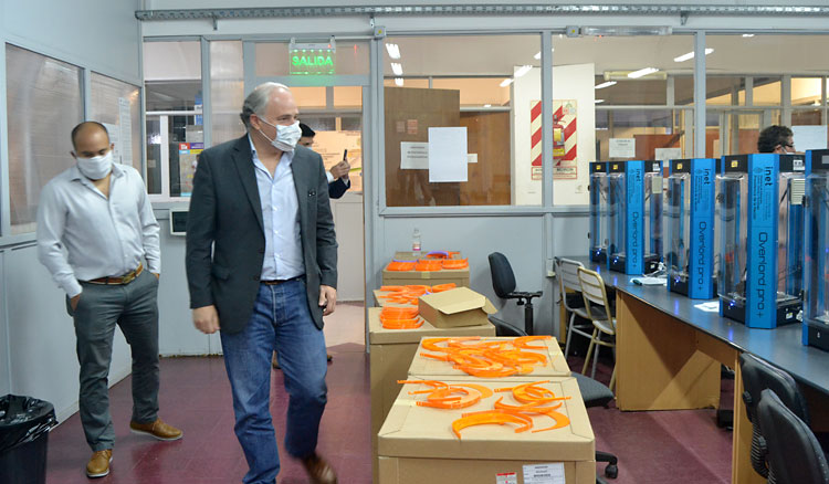 Cánepa visitó la UFIDeT y agradeció la tarea voluntaria que realizan docentes Cánepa visitó la UFIDeT y agradeció la tarea voluntaria que realizan docentes