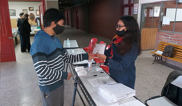 Educación entregó becas para apoyar la terminalidad educativa del secundario Educación entregó becas para apoyar la terminalidad educativa del secundario