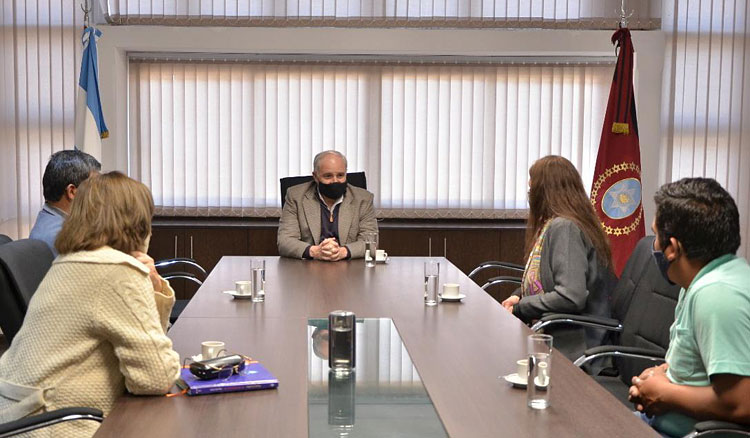 Ministro Cánepa reconoció a jóvenes adultos que terminaron la primaria y secundaria en época de pandemia Ministro Cánepa reconoció a jóvenes adultos que terminaron la primaria y secundaria en época de pandemia